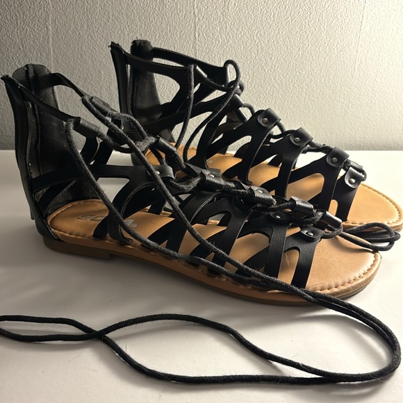 Tie up sandals by soda - Picture 2 of 6
